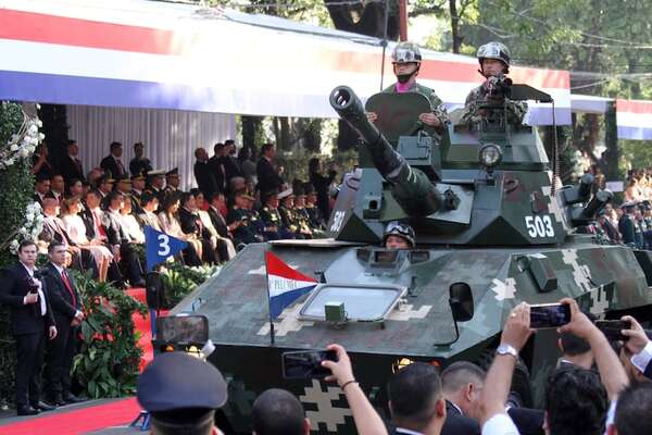 Abdo insta a Peña a realizar el desfile patrio: “Paraguay es un país orgulloso de su historia” - Política - ABC Color