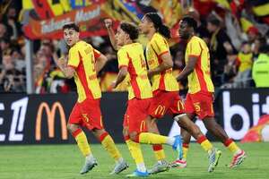 Un debut de 16 años pone al Lens a tiro del PSG y condena al Nantes - Fútbol Internacional - ABC Color