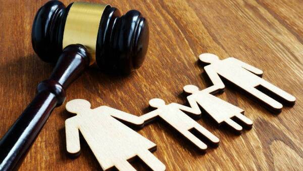 Deuda récord: El papá moroso que debe G. 500 millones por su hija