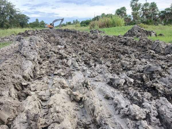 Lluvias retrasan trabajos en caminos inundados de Alto Paraguay y máquinas de la Gobernación no llegan - Noticias del Chaco - ABC Color