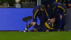 Adam Bareiro se retiró con mucho dolor del Boca Juniors-Huracán