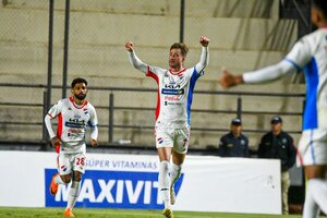 Nacional remonta con uno menos en cancha y vence a Trinidense