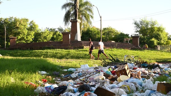 Parque Caballero: Asuncenos urgen salvar del abandono al gigante verde