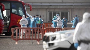 España inicia evacuación de pasajeros de crucero afectado por brote de hantavirus