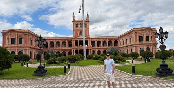 Fustigan a influencer argentino que pinta maravillas de Paraguay - Política - ABC Color