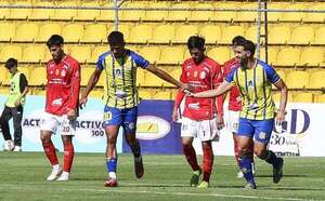 Capiatá pone fin a la invicta marcha del General Caballero JLM - Fútbol de Intermedia - ABC Color