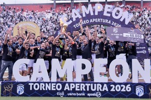 El campeón se presenta en Sajonia: Olimpia mide a un San Lorenzo que estrena técnico