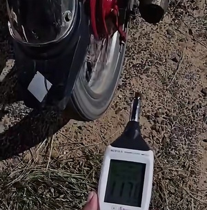 Escape roncador le costó caro: motocicleta fue enviada al corralón en Loma Plata