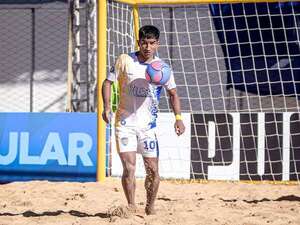 Mathías Martínez destaca el podio de Luqueño en la Libertadores de fútbol playa - Polideportivo - ABC Color