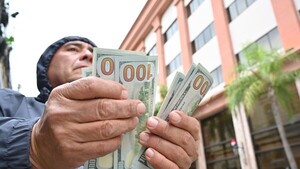 Baja extendida del dólar podría resentir a logística y servicios