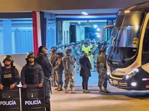 Megaoperativo nocturno: casi 500 internos de Tacumbú fueron derivados a Emboscada