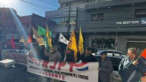Jubilados se movilizan para exigir cambio total en el Consejo del IPS - Nacionales - ABC Color