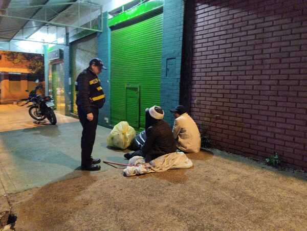 Refuerzan asistencia a personas vulnerables ante las bajas temperaturas en Encarnación