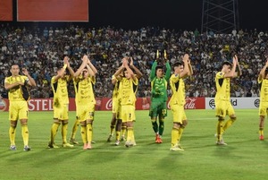 Feriado con fútbol: La APF programa la penúltima fecha con un inédito duelo matutino