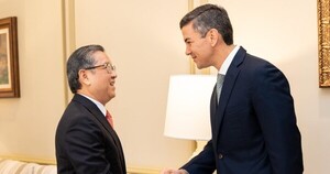 Santi se reúne en Filipinas con el "rey del pollo frito" para abrirles paso a los frigoríficos paraguayos