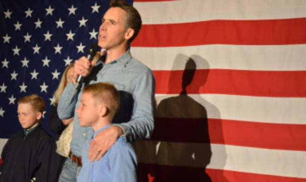 Estados Unidos necesita volver a Dios, afirma senador Josh Hawley