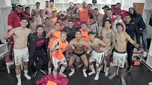 Barrios da duro golpe al campeón y aviva esperanzas en San Lorenzo