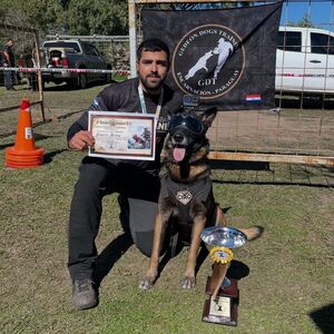 Encarnaceno brilla en torneo internacional k9 y sube al podio junto a su fiel compañero "Ciro"