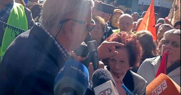 La Nación / Jubilados piden cambio de representante en IPS