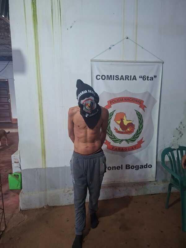 Hombre en aparente estado de ebriedad es aprehendido tras violento episodio contra sus padres y hermana