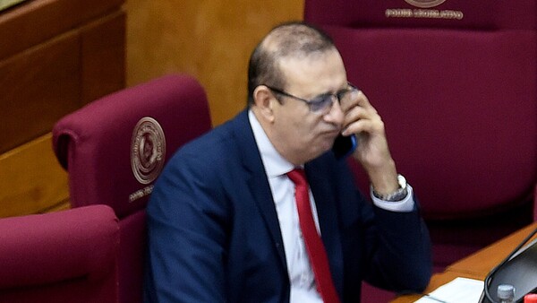 Fiscalía solicita prisión preventiva para Erico Galeano ante su renuncia del Senado