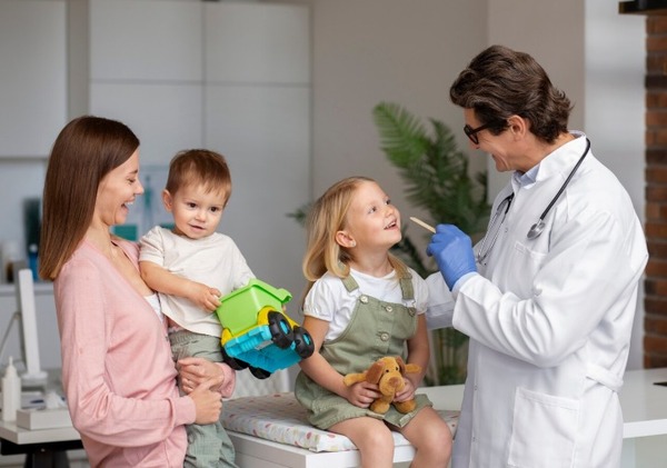 Pediatras rechazan proyecto que limita la atención infantil hasta los 14 años