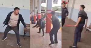 Diario HOY | Disputa por pasajeros acaba con dos choferes a los golpes en la Estación de Buses