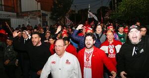 Diario HOY | Sensación de victoria marca multitudinaria caminata de Camilo Pérez en Tacumbú