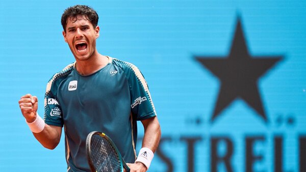 Daniel Vallejo vence a Bernabé Zapata, que cuelga la raqueta